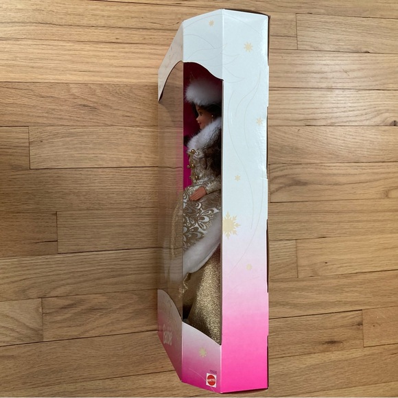 NWT BARBIE Vintage Special Edition Winter Fantasy Barbie Brunette
#15530 - Picture 5 of 7